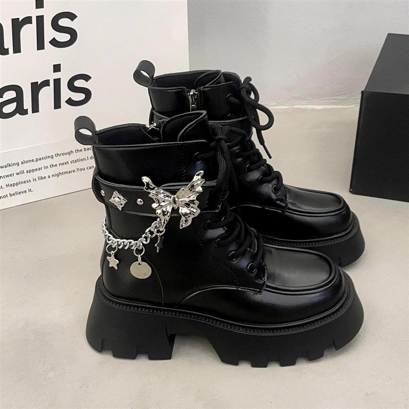 2024年新款小众设计感液态蝴蝶链条厚底马丁靴女款秋冬英伦风短靴