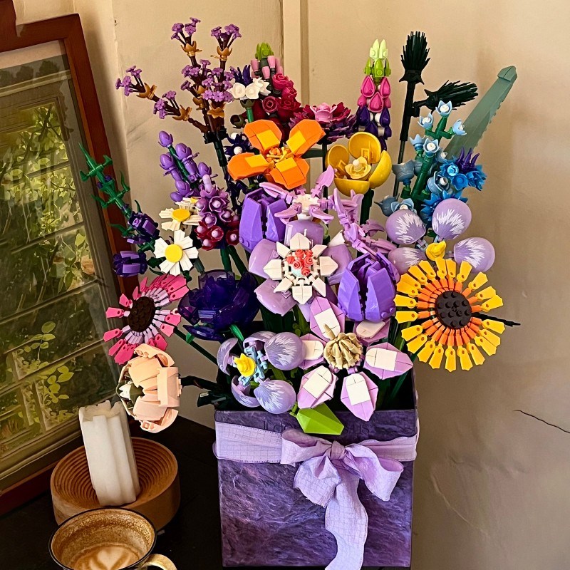 2025新款花束积木抱抱桶玫瑰纪念生日送男女朋友女孩毕业七夕礼物