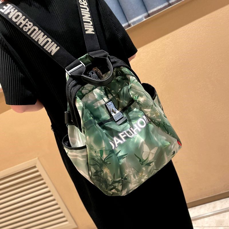 夏季绿色轻便旅游双肩包女2024新款时尚女士背包牛津布休闲旅行包