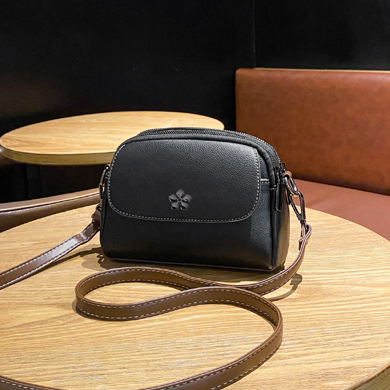 轻便斜挎迷你小包包女2024新款质感简约百搭装手机的随身小包软皮