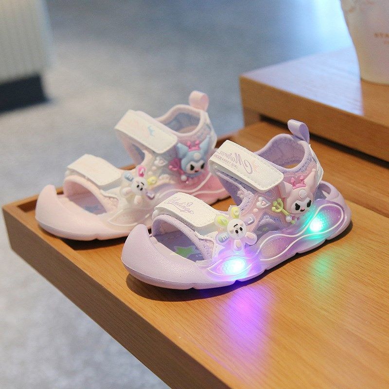 女小童夏季软底凉鞋2025新款超火女孩公主凉鞋亮灯包头宝宝沙滩鞋