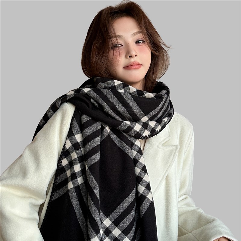 高级感韩版锁边黑白格纹围t巾女秋冬时髦保暖披肩加厚格子围脖男