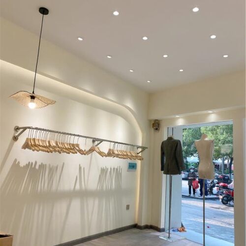 不锈钢拉丝墙上壁挂服装展示架服装店专用网红陈列架上墙架可定制