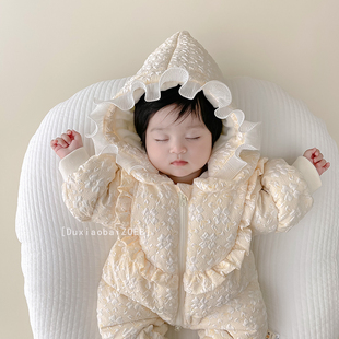 婴儿羽绒服连体衣女宝宝超萌满月公主哈衣百天冬季保暖抱衣外出服