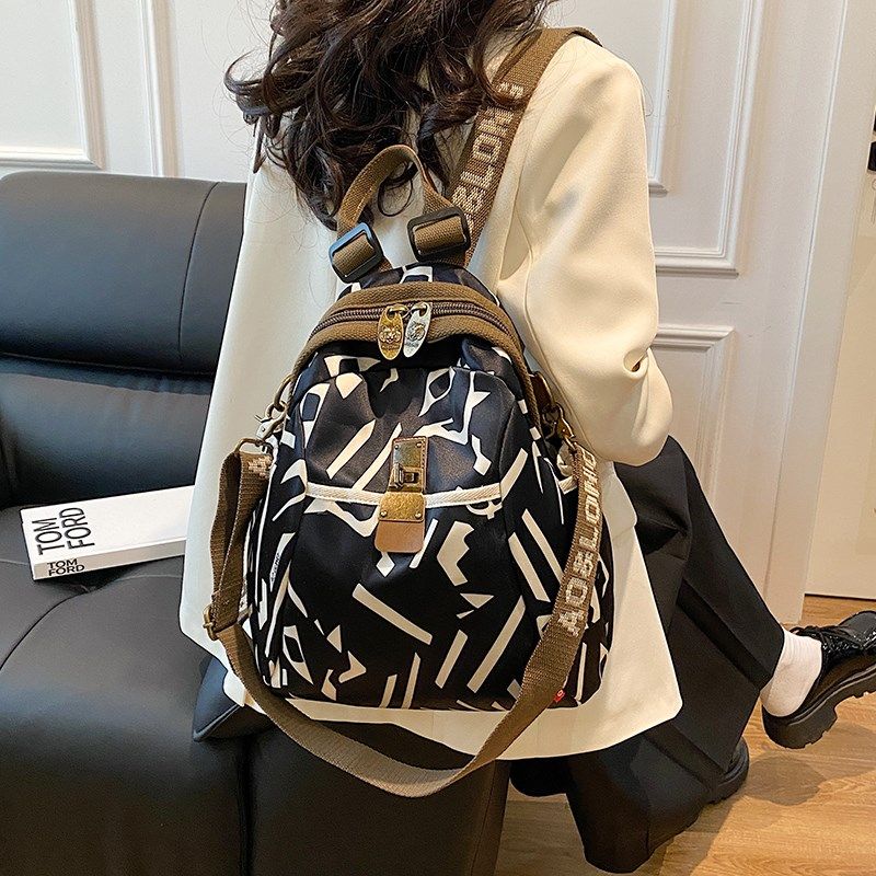 旅行双肩包女2024新款时尚女士牛津布背包轻便大容量外出旅游背包