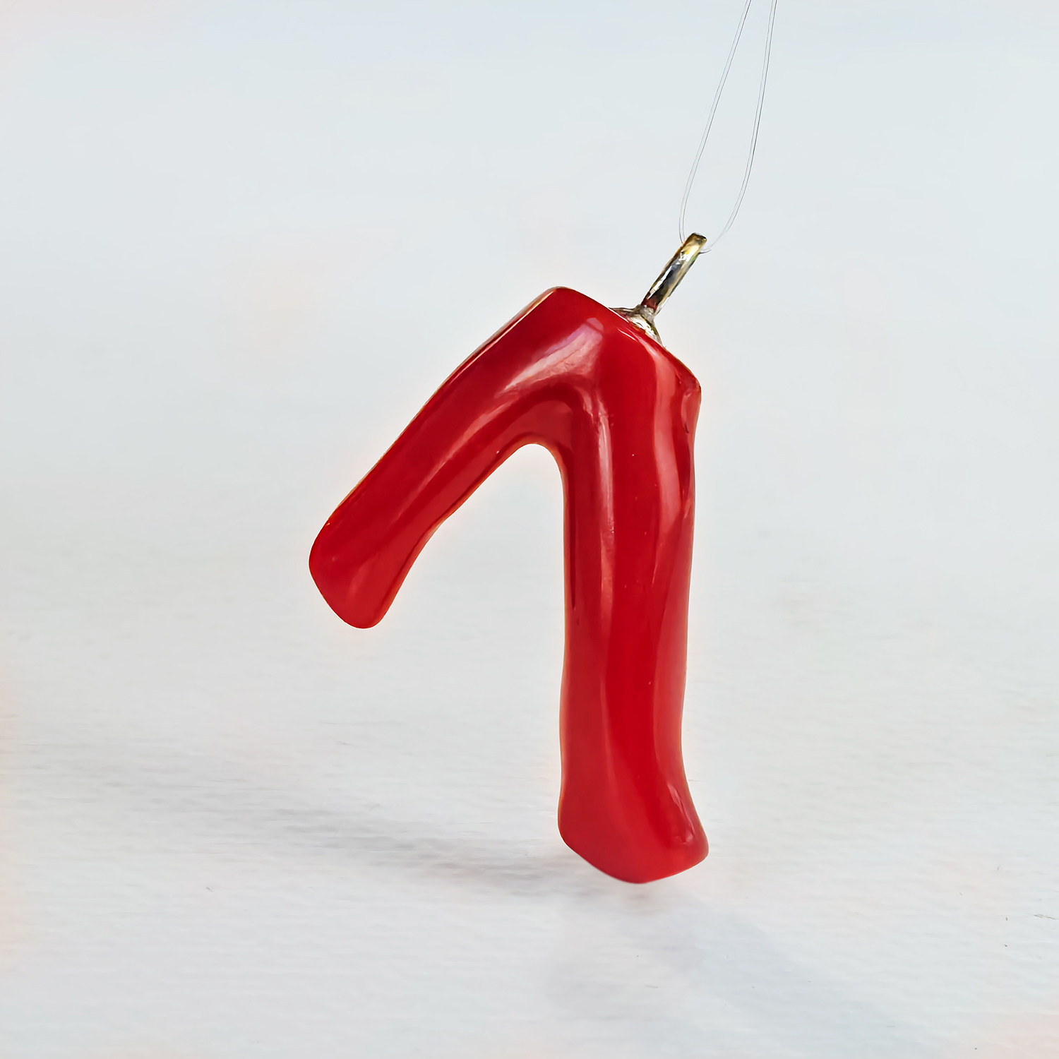 俏丽阿卡红珊瑚18K金吊坠