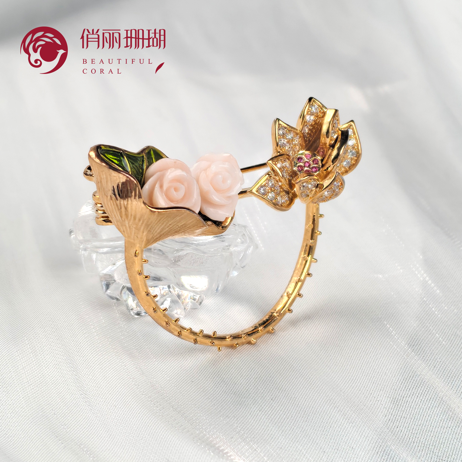 俏丽纯天然白珊瑚镶嵌荷花胸针