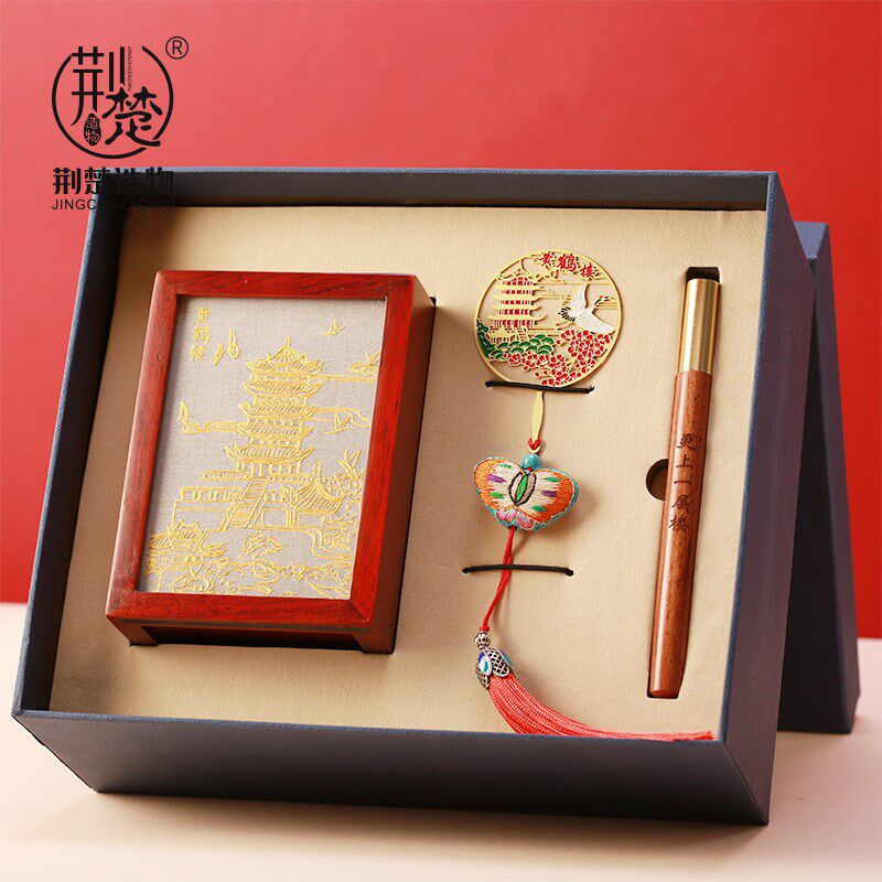 湖北武汉特色礼品m汉绣笔筒黄鹤楼工艺品摆件双面绣屏风装饰礼品