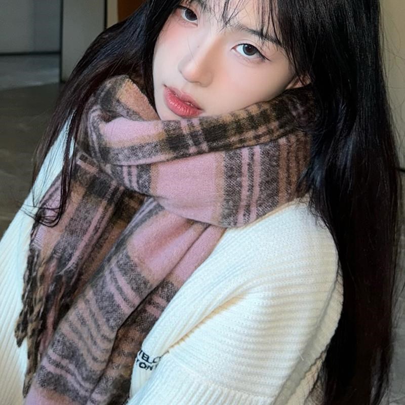 马海毛薄荷绿色围巾冬季女氛围感毛绒加厚保暖送女生披肩2024新款