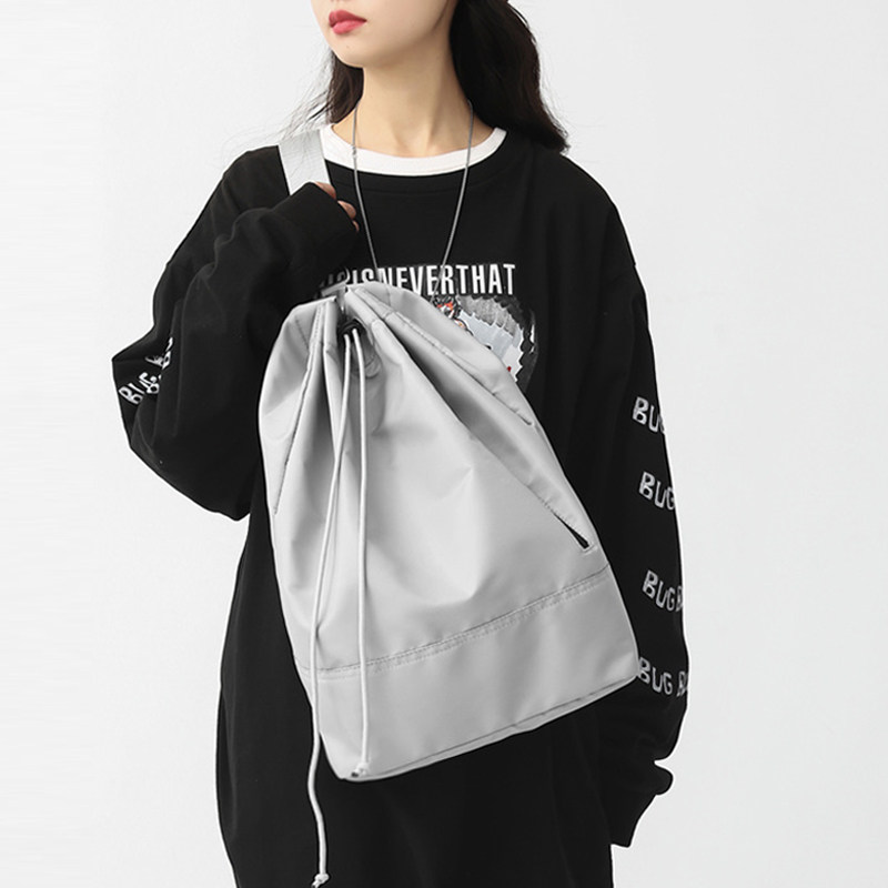 抽绳旅行双肩包男运动骑行侧揹包休闲上课通勤包女大学生百搭书包