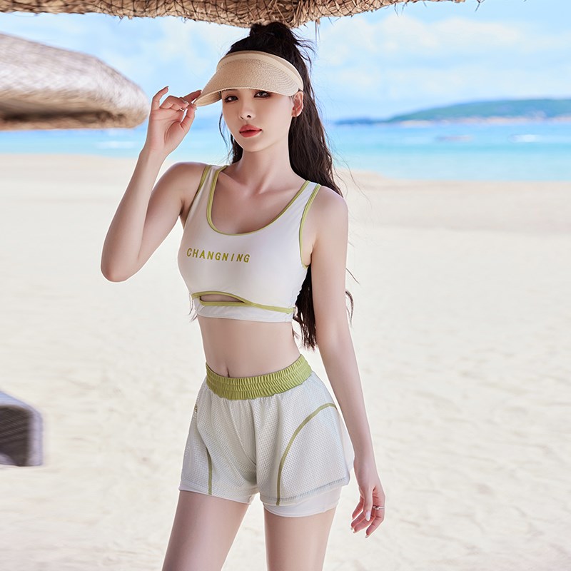 游泳衣女士2024新款温泉大码分体平角裤微胖遮肉保守三件套泳装女