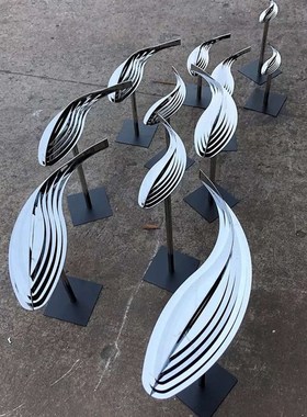 室外不锈钢镜面鱼雕塑抽象切割鱼立体庭院销售部水池景观装饰品