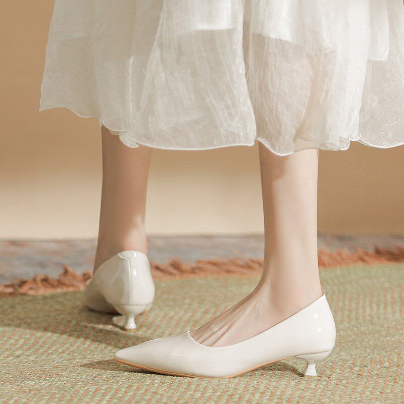 米白色高跟鞋女2025年新款x职业软皮不累脚尖头单鞋细跟低跟工作