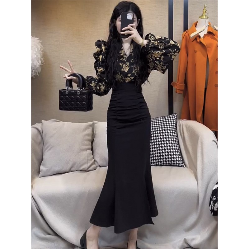 网红爆款小个子套装裙女20t24春秋新款法式泡泡袖碎花小衫+鱼尾裙