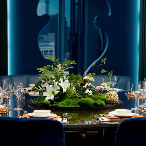 酒店餐桌中间摆花电动转盘装饰摆件饭店包厢圆桌景观桌花摆设假花