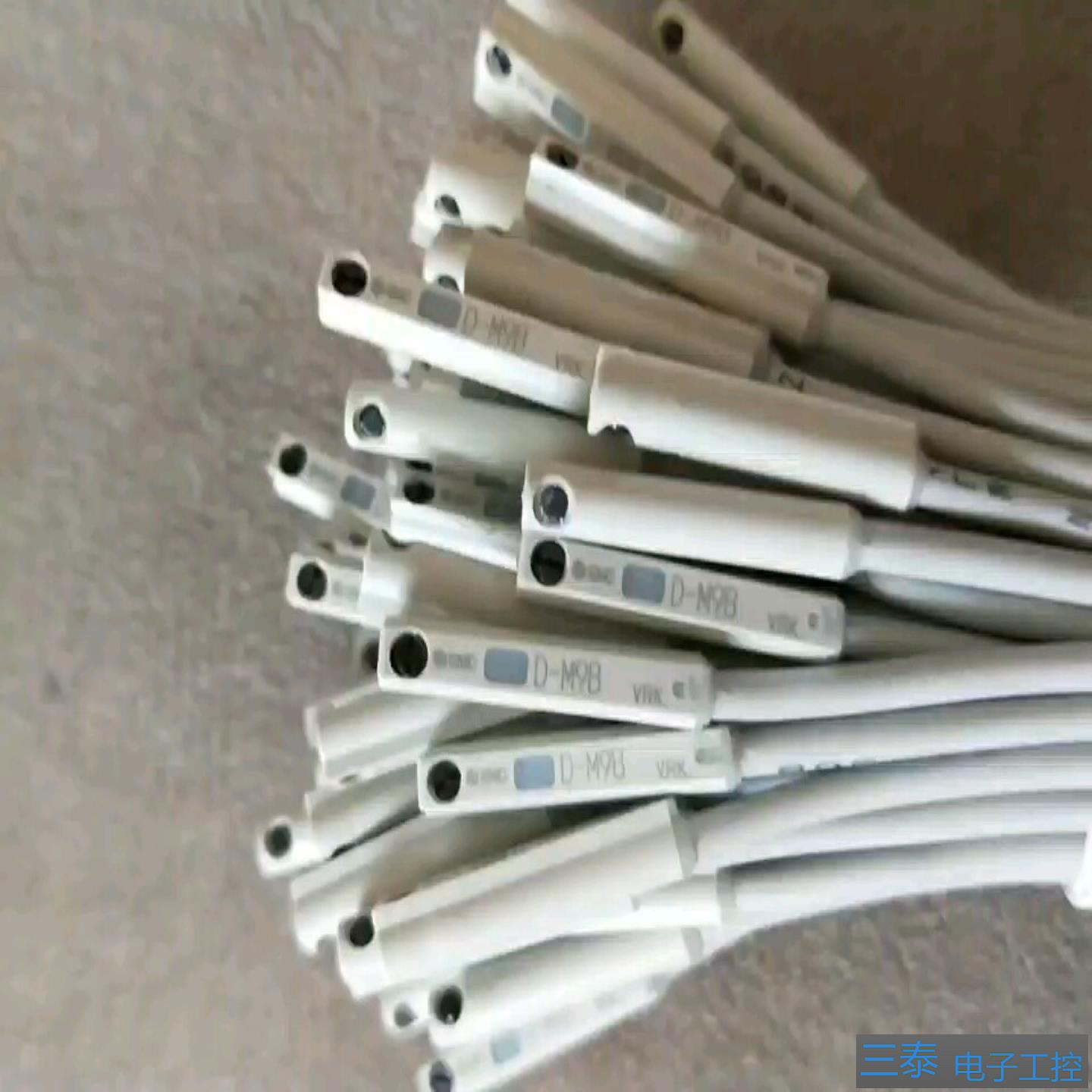 SMC D-M9B   D-M9N D-M9P短线 磁性开关，议价