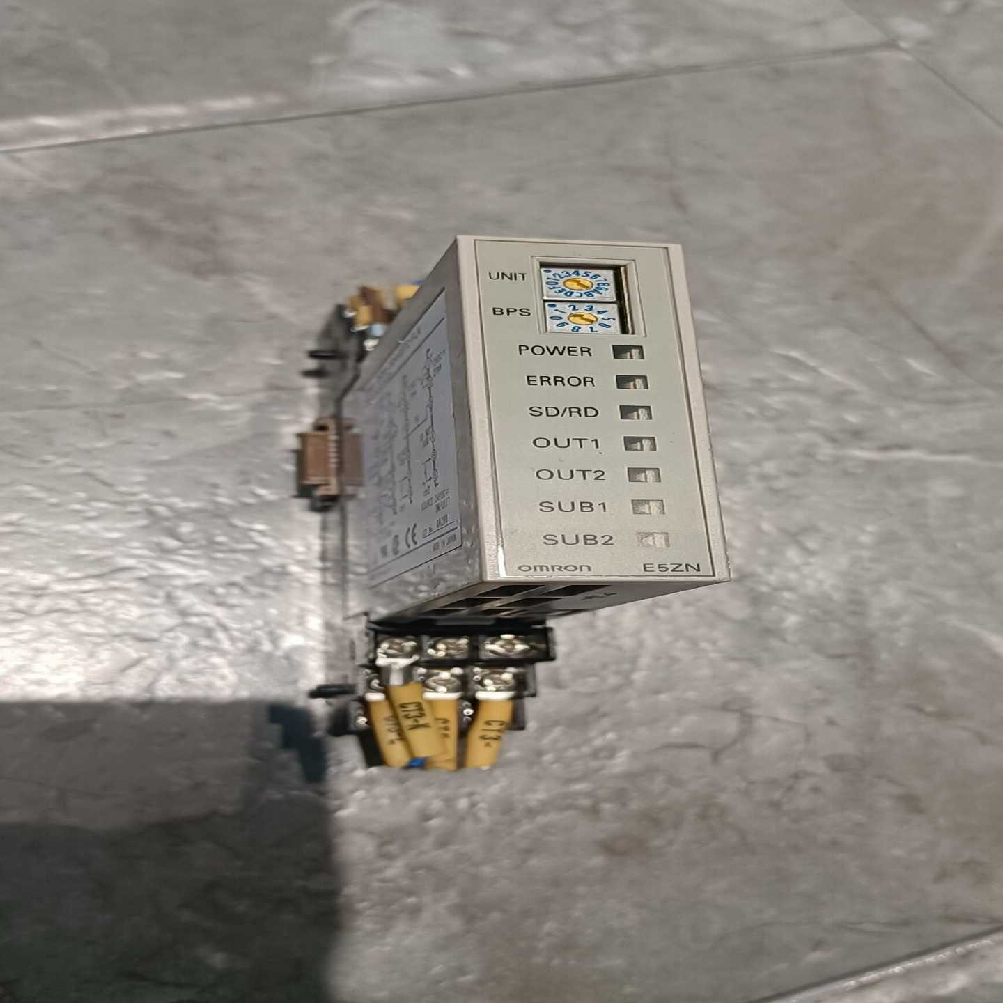 E5ZN-2QNH03TC-FLK，带底座。件1个询价