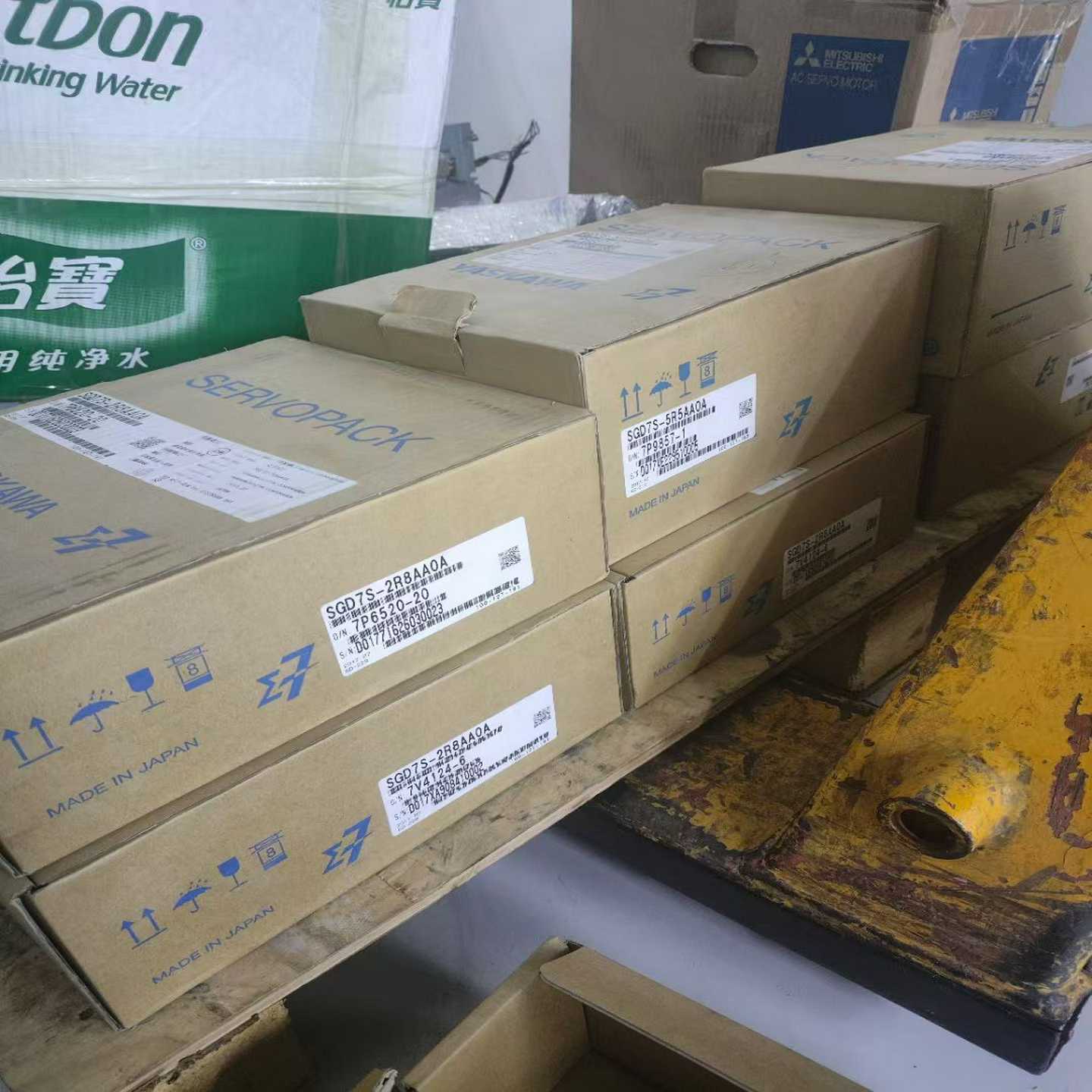 询价全新安川7系伺服驱动器，型号有SGD7S-2R8AA0A、S