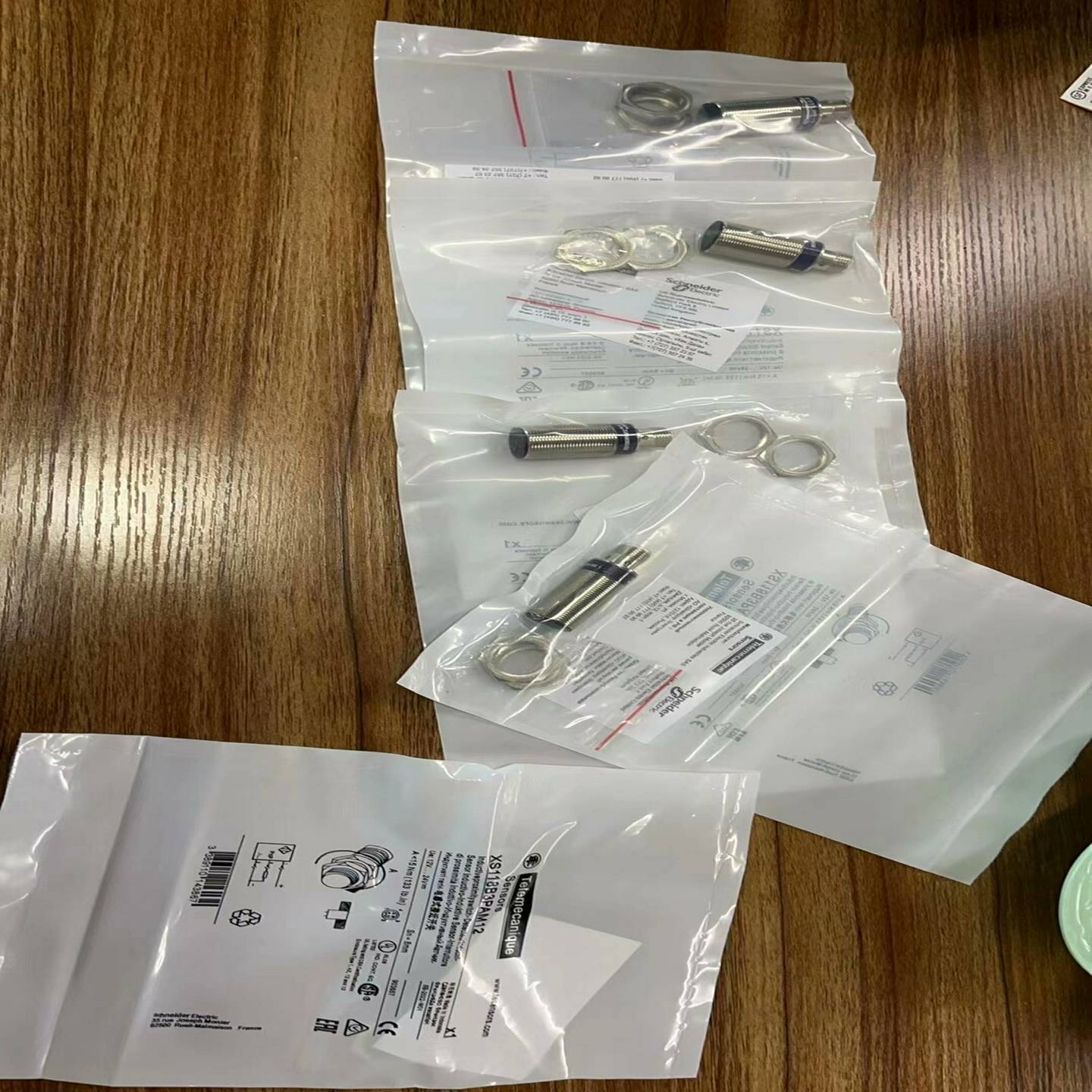 M18传感器24V三线PNP接近开关XS118B3PAM12询价