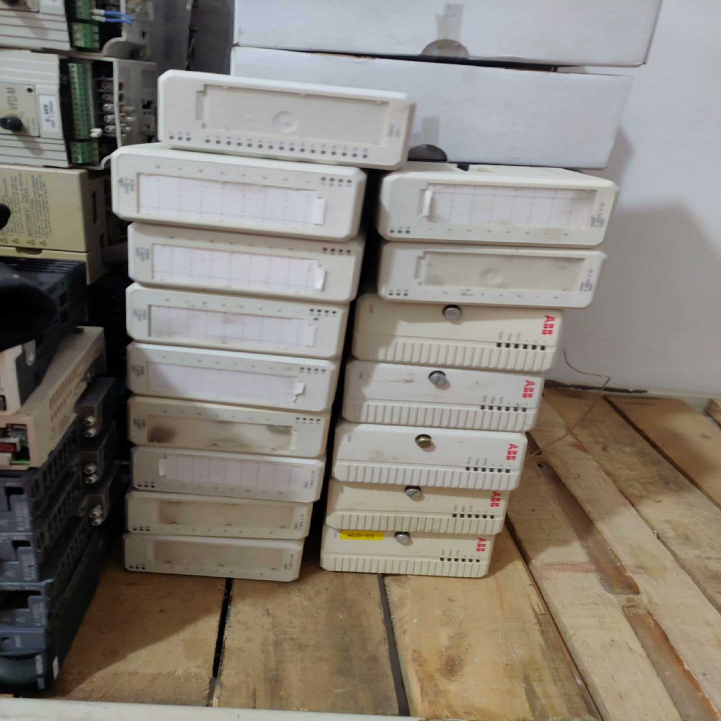 CI840(5个)一个底部有点破损一个侧面有裂询价