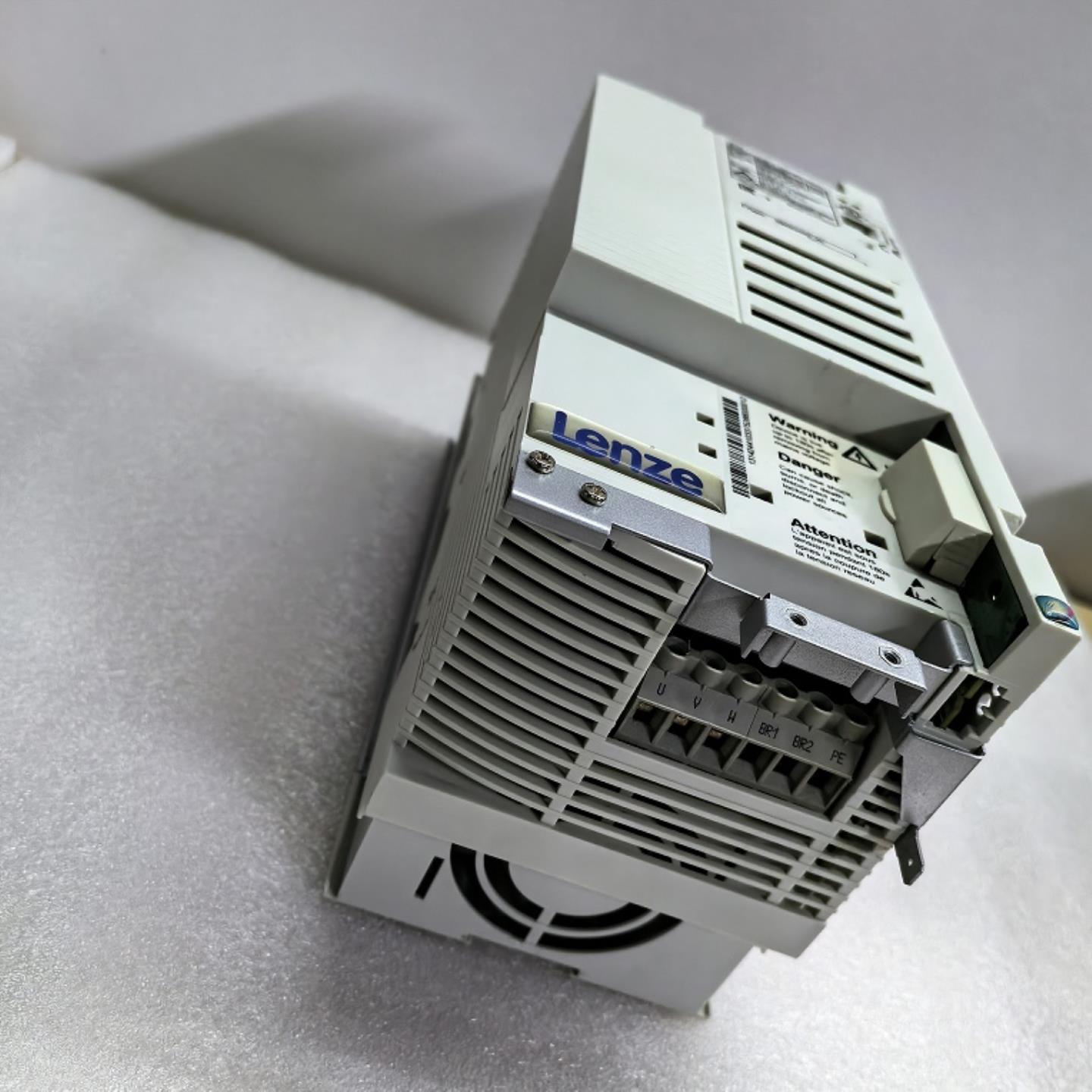 供应Lenze伦茨变频器 E82EV552K4C240 质保一年实物拍摄咨询