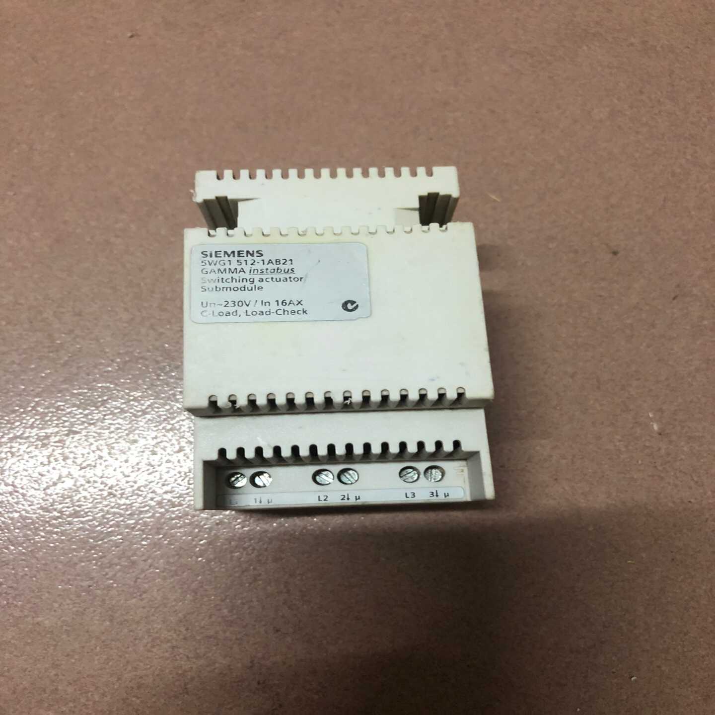 5WG1512一1AB21开关执行器，成色如图。的询价