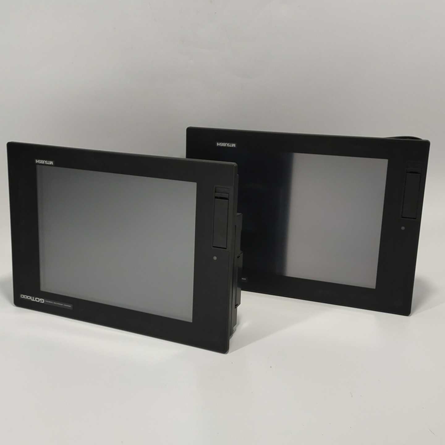 GT1675M-STBA，Mitsubishi触摸屏。~询价