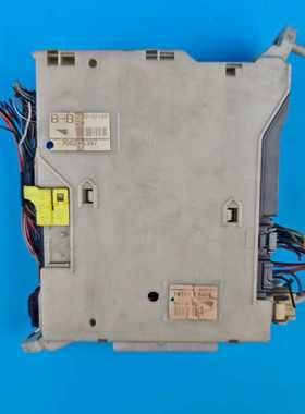 丰田锐志保险盒，室内保险盒，车身电脑，车身模块，82730---议价