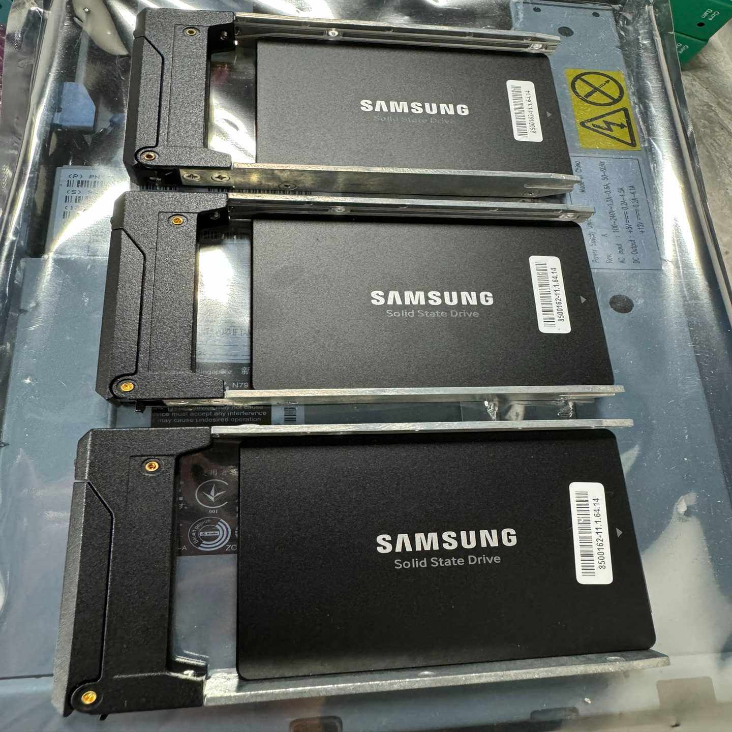 三星883DCT企业级固态硬盘240GB--议价商品