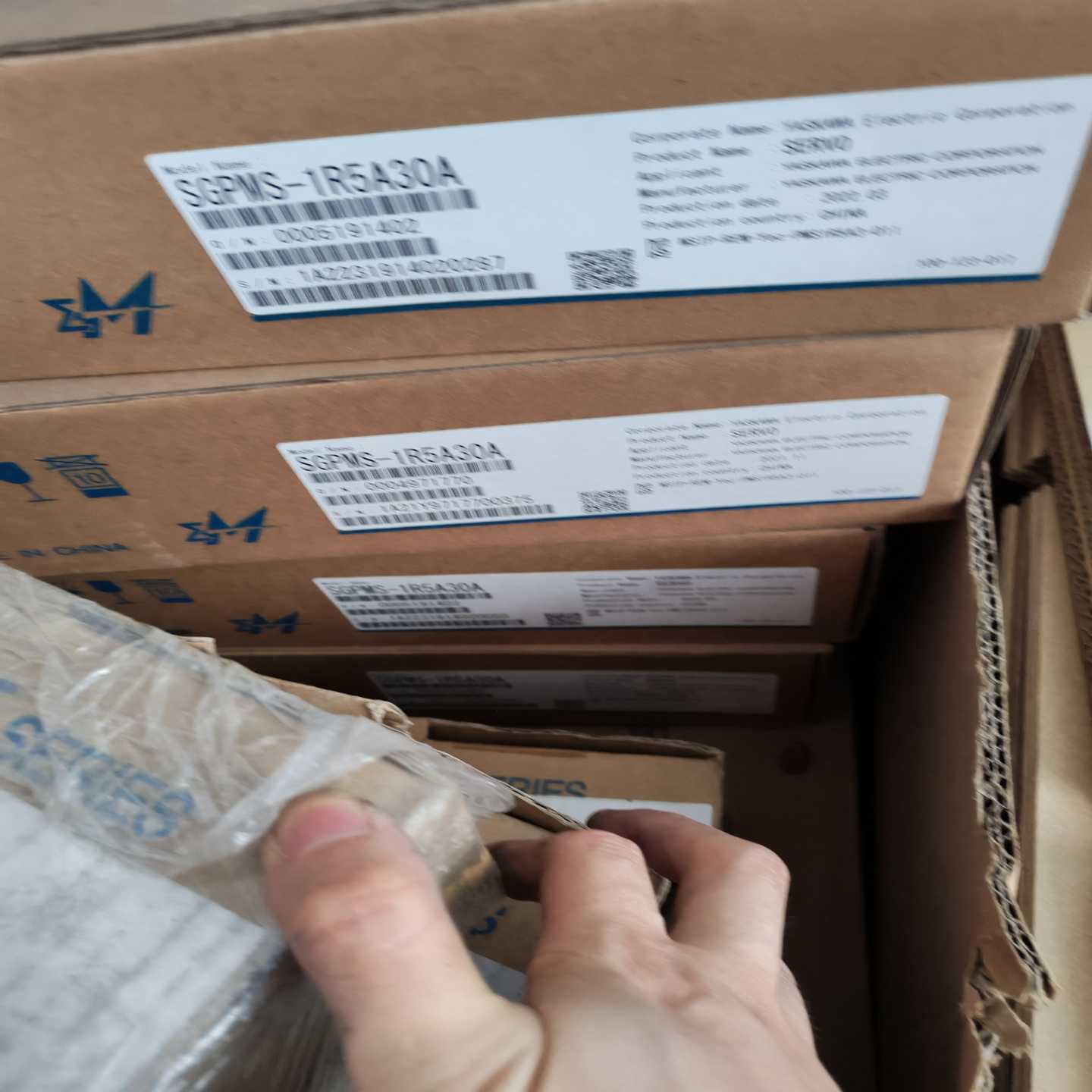 询价安川服驱动器-150，全新，20