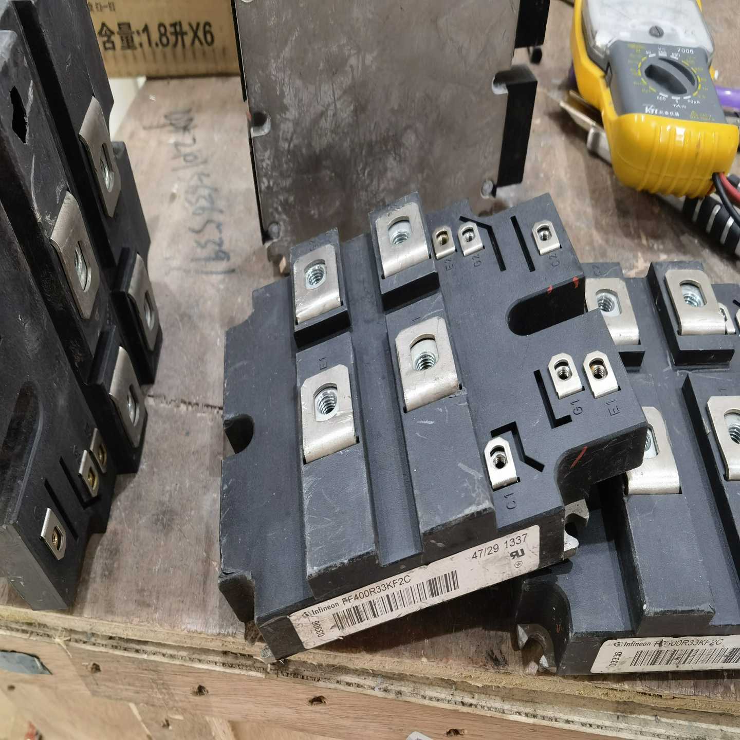 FF400R33KF2C 品相一般  质量 英飞凌模块（佳毅工控）