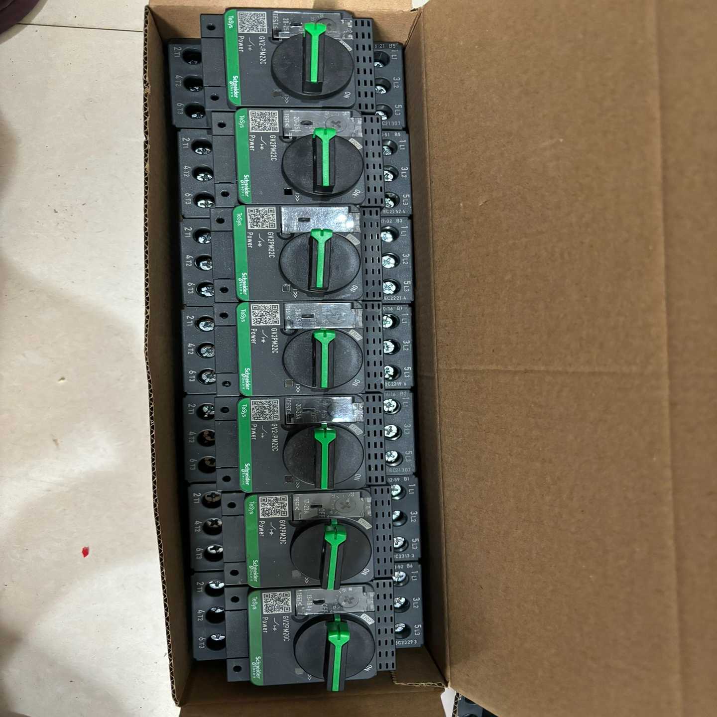 原装施耐德电动机断路器GV2-PM22C。工程余货，最新款，一议价