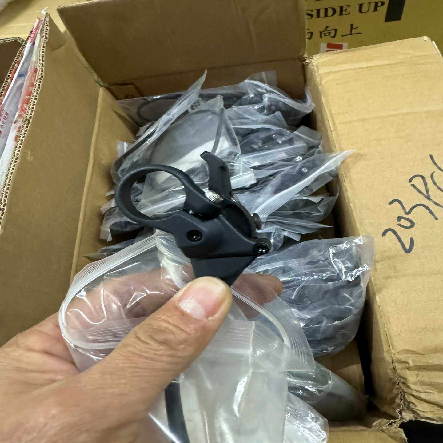 RockShox原装前叉后胆线控器，全新未使用。适用于多种型--议价商