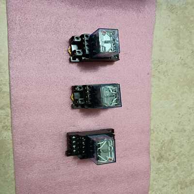 omRn继电器，LY4N一J，220V，成色如图，有19个。
