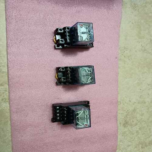omRn继电器，LY4N一J，220V，成色如图，有19个。询价