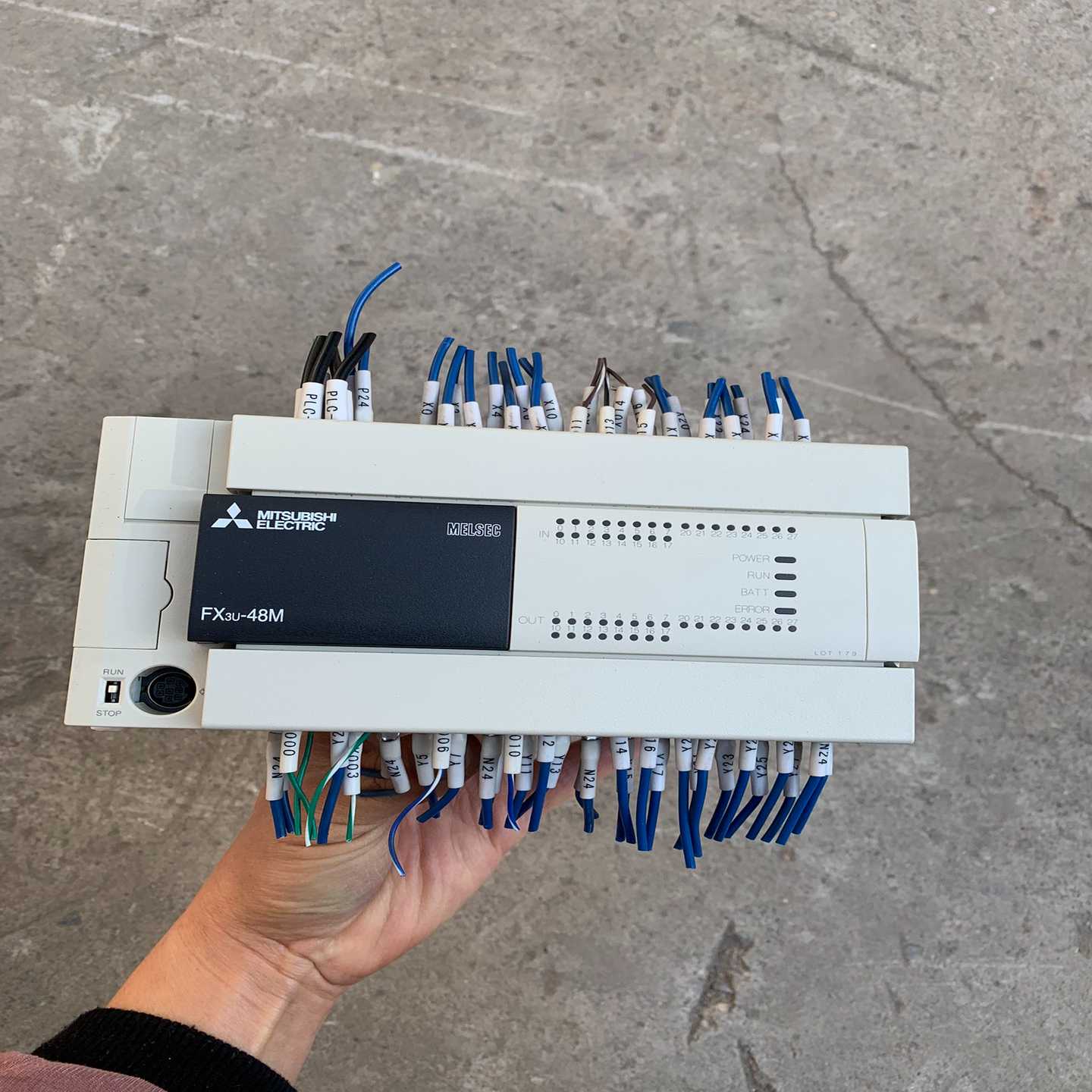 PLC FX3U-48MT/ES-A~询价