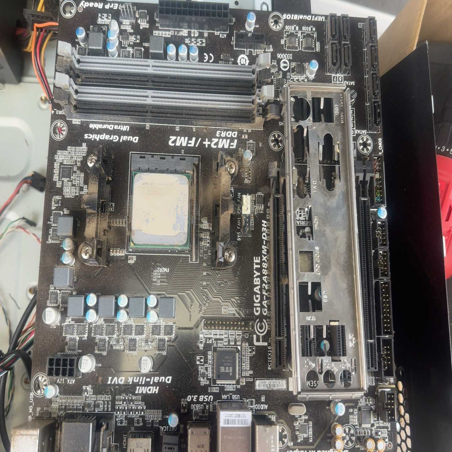 询价技嘉GA-F2A88XM-D3H板U套装A8-7600，无修