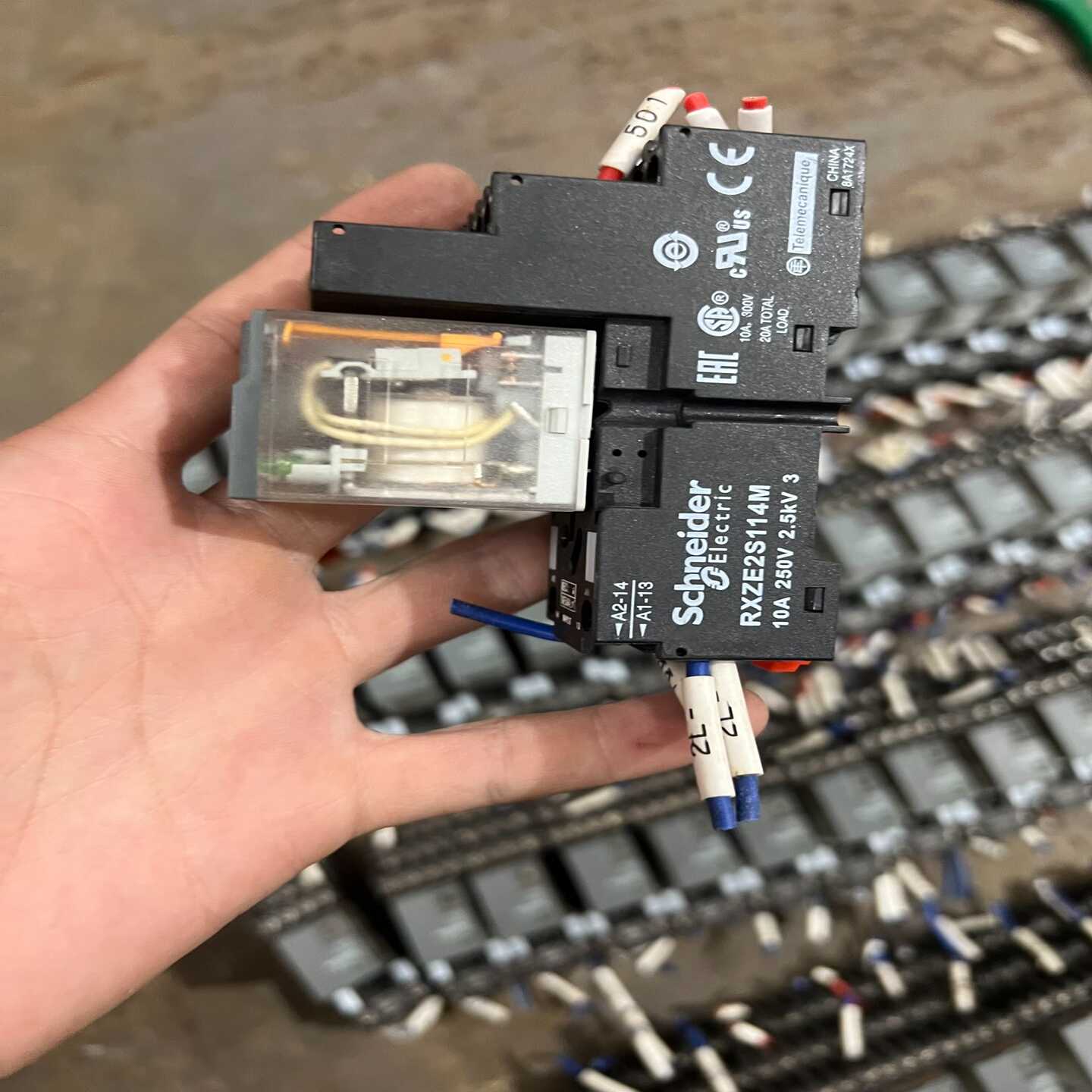 议价施耐德RXM继电器RXM4LB2BD，24VDC，14脚，底现v货/维修