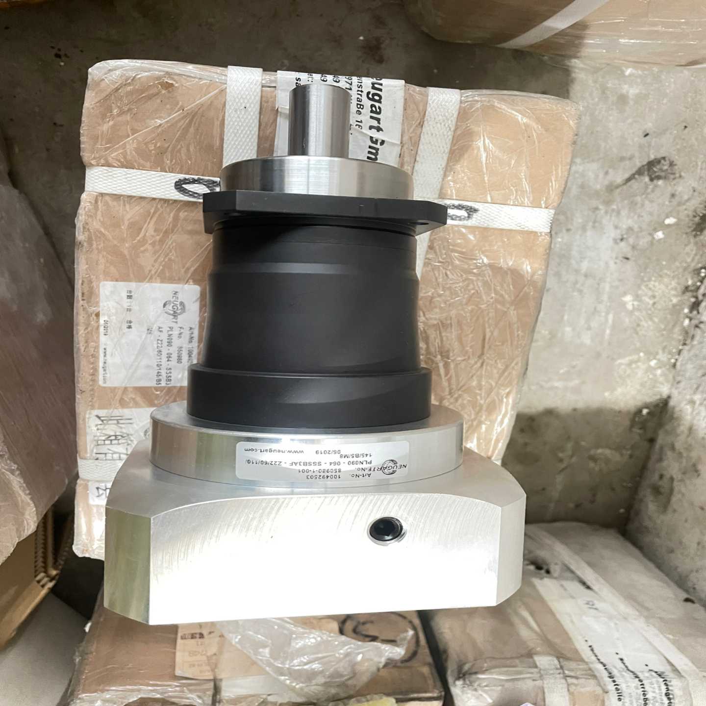 【请询价】纽卡特减速机PLN090-064-SSSB3AF全新带包装两