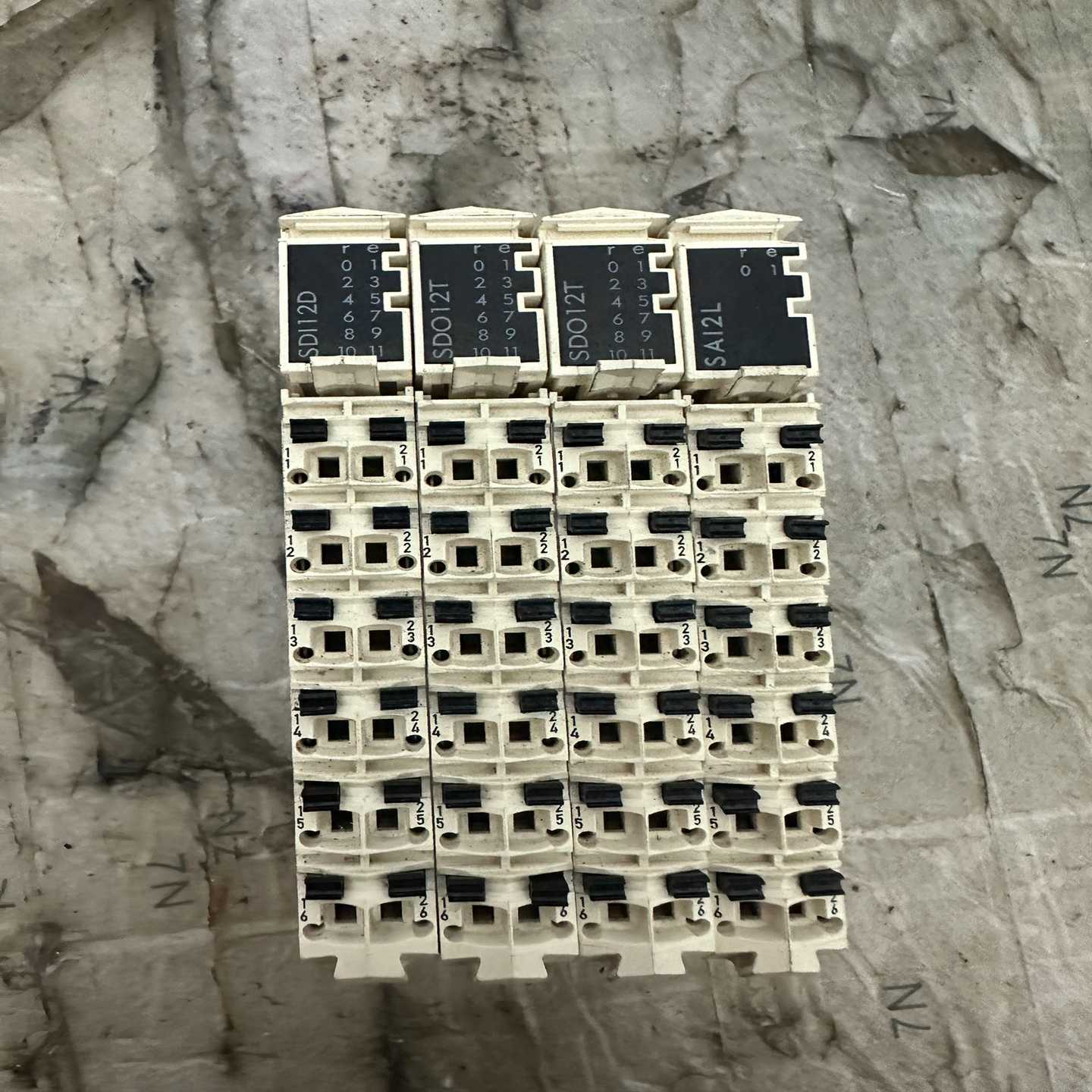 询价~施耐德PLC模块PDI12D