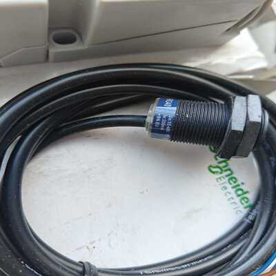 （议价）XS4P18PA340电感式接近开关3个和电感式