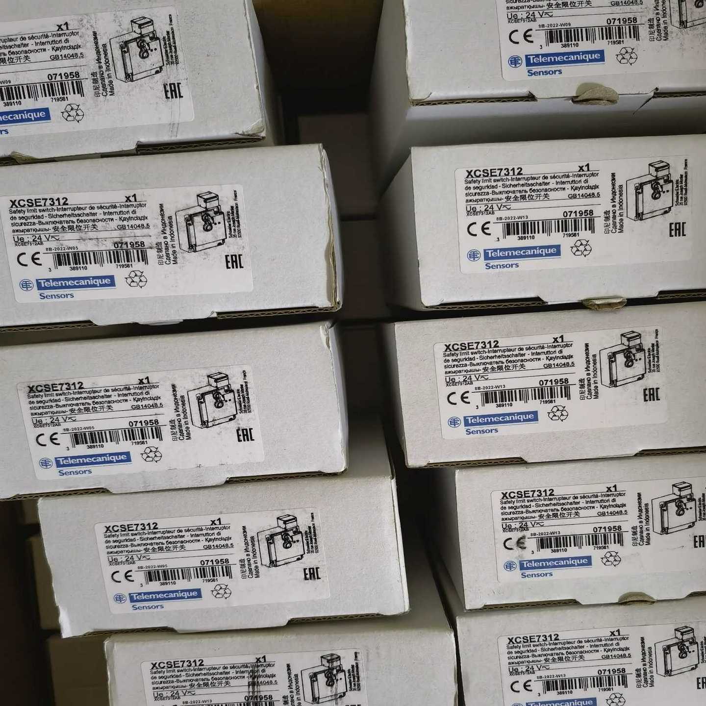 询XS2M18MA250接近开关，供应