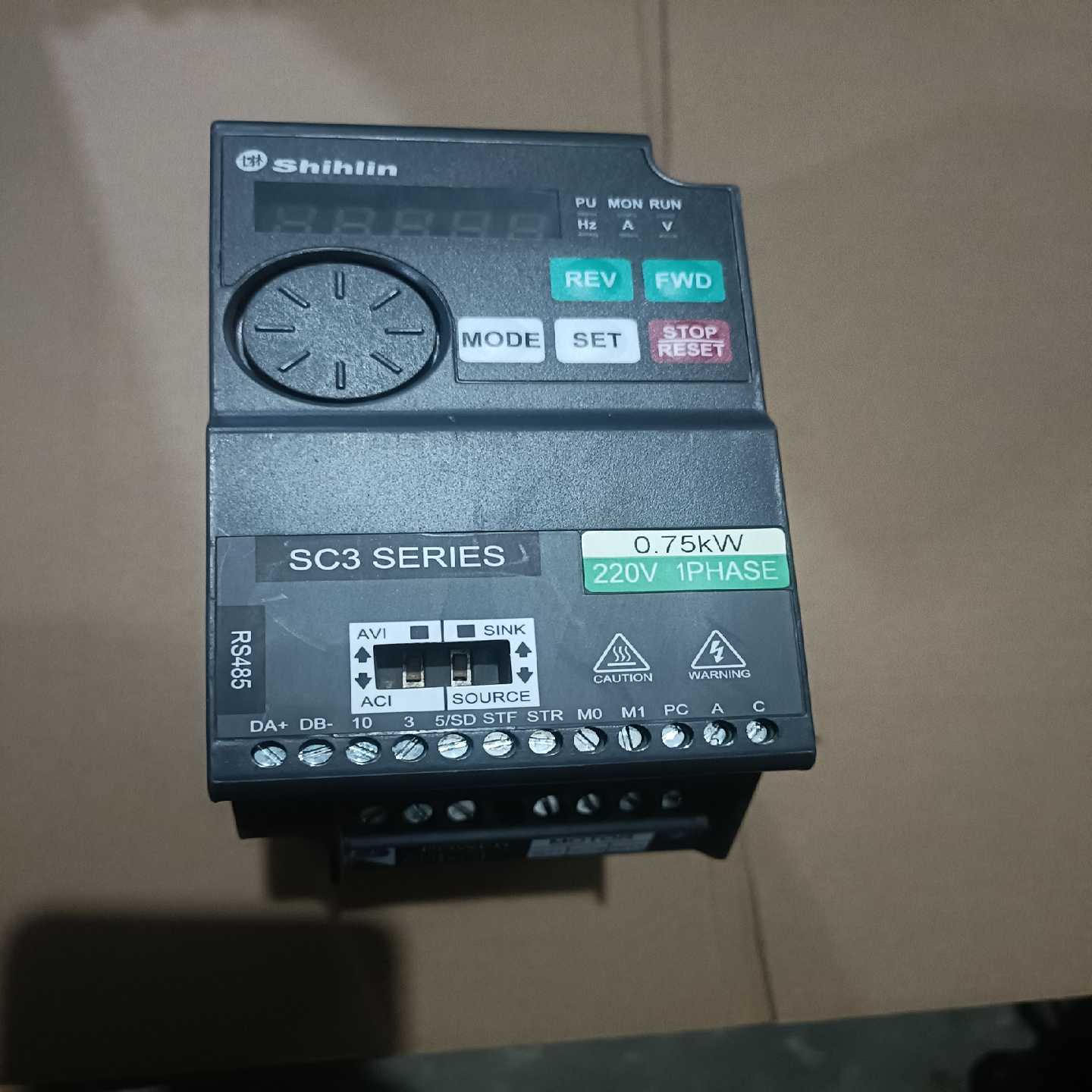士林变频器,220V,SC3-021-0.7K,下图实物拍摄--议价商品