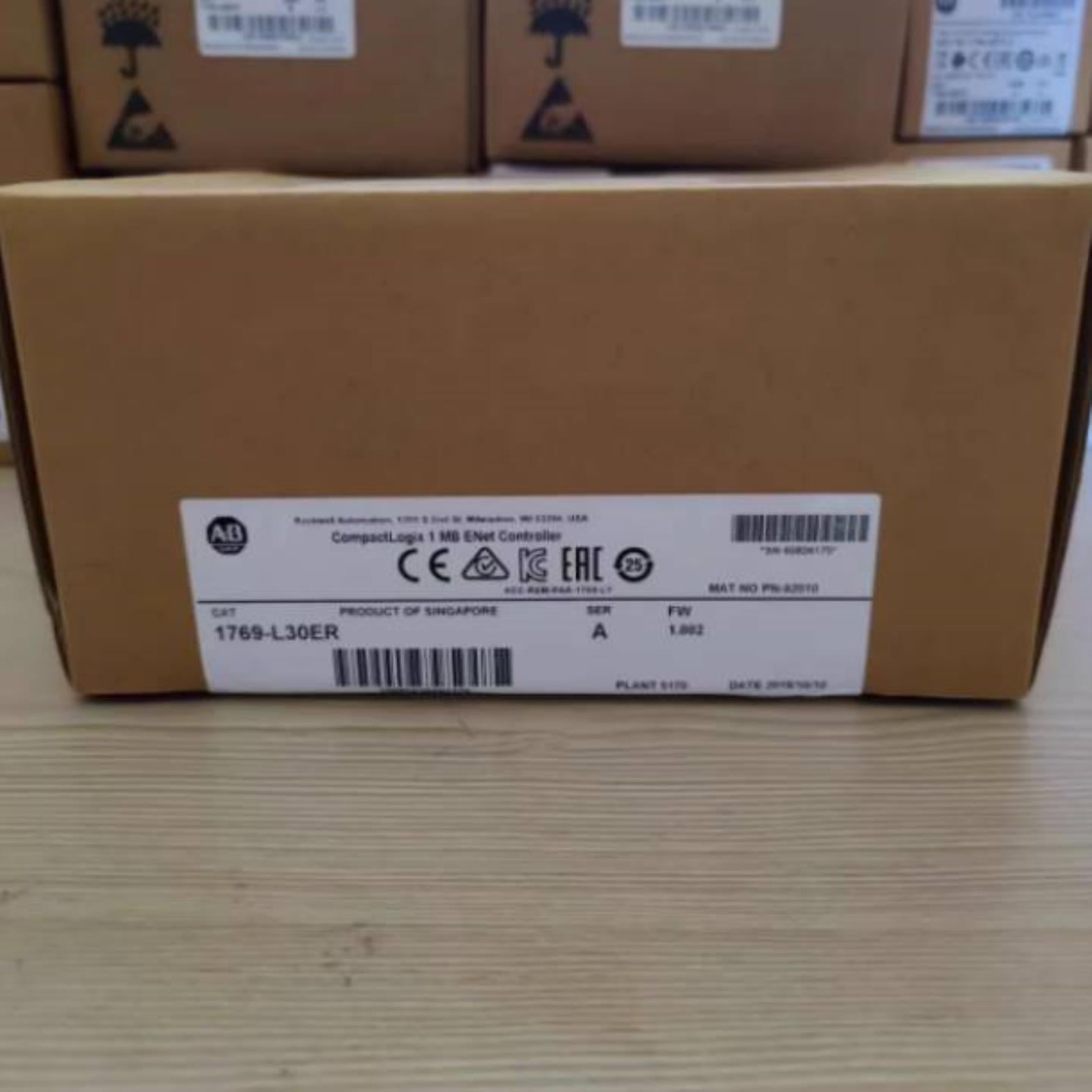 配件1769-L24ER-QBFC1B 1762-L24AWA 1762-IT4IQ8 1756-TBS6议价