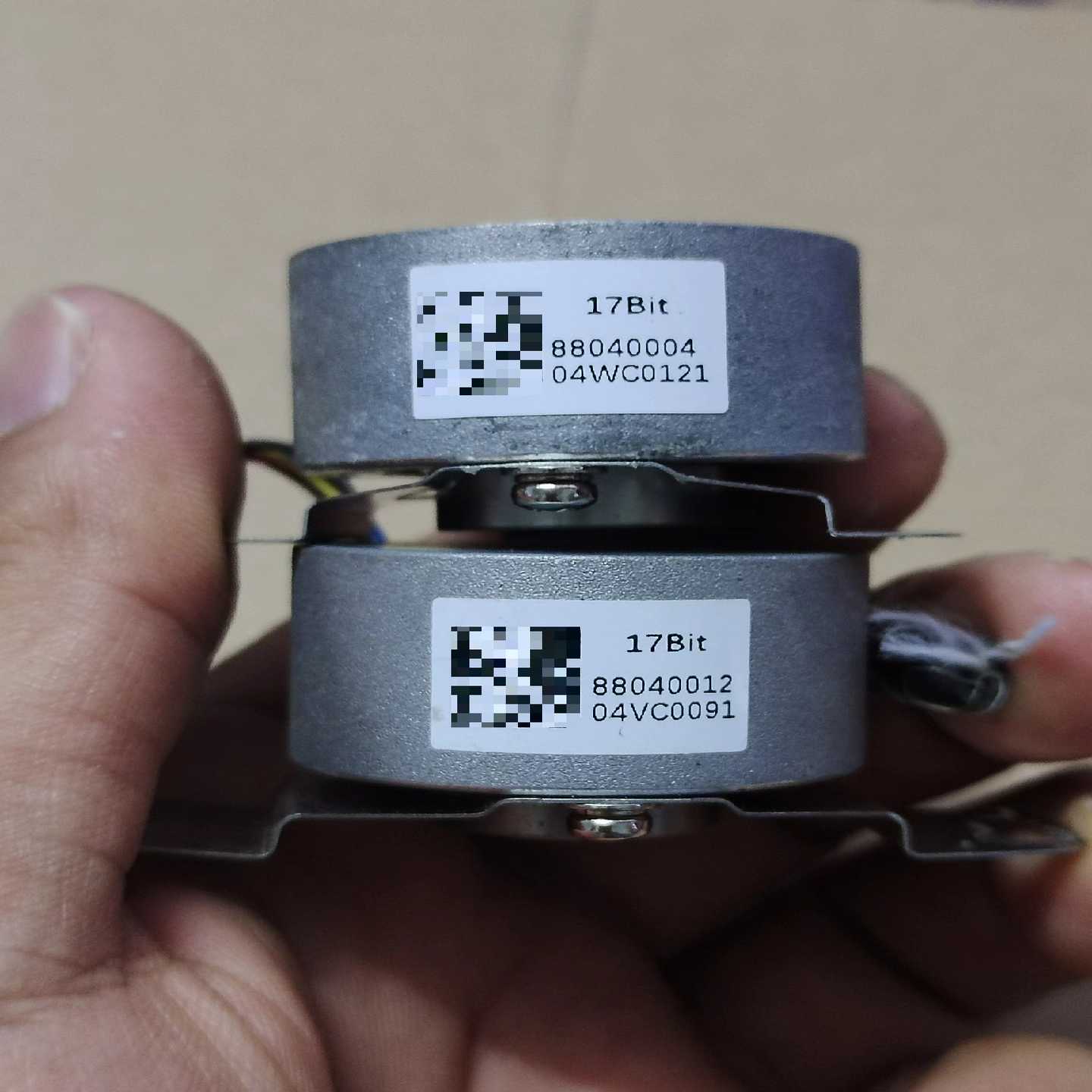 17Bit编码器，外圆35，内孔8mm，成色可以，功能正常，询价