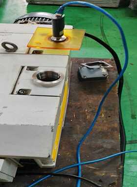 莱宝D65BCS真空泵出售，功能包好，运转平稳，真空度1帕以--议价