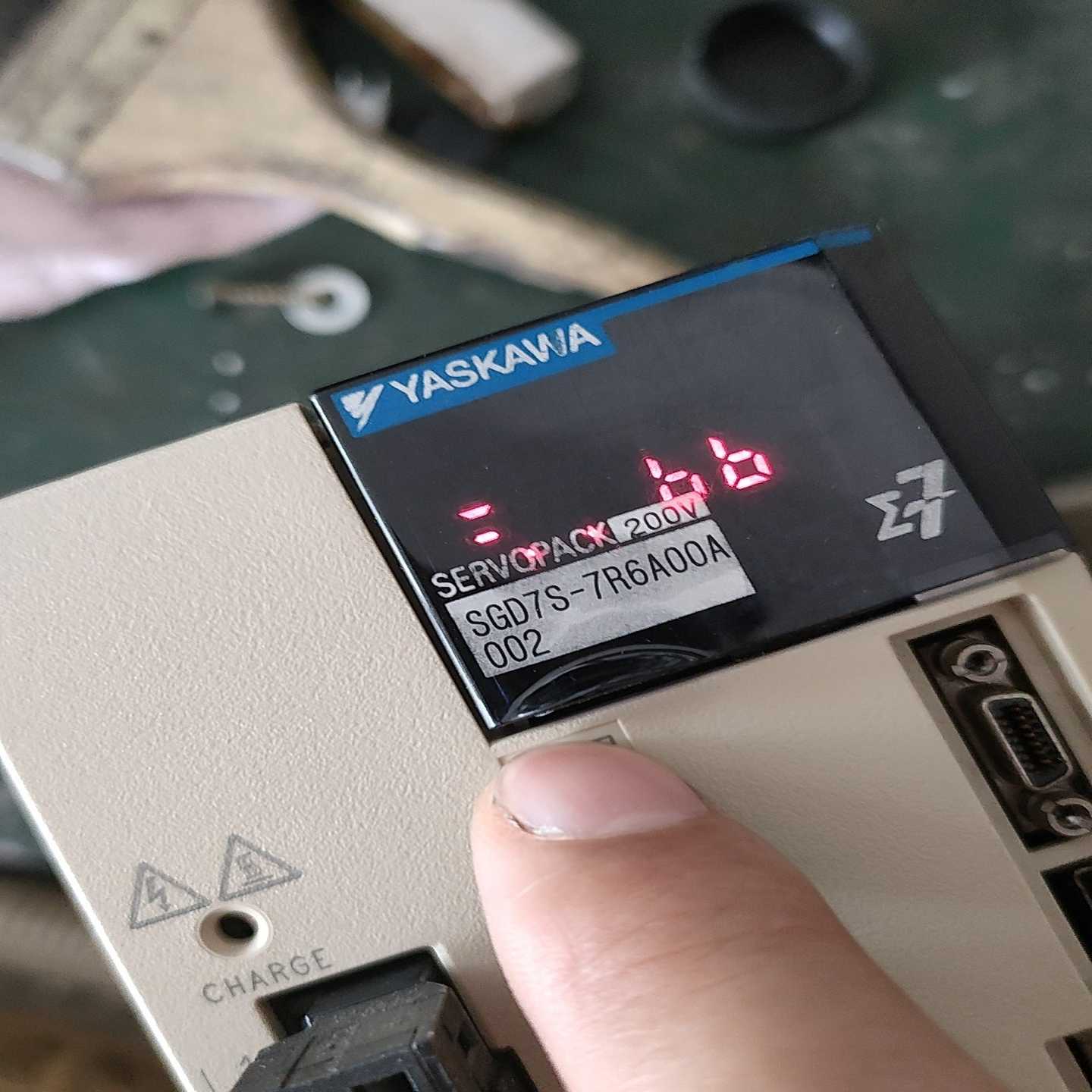 议价安川SGD7S-7R6A00A驱动器，功能完好