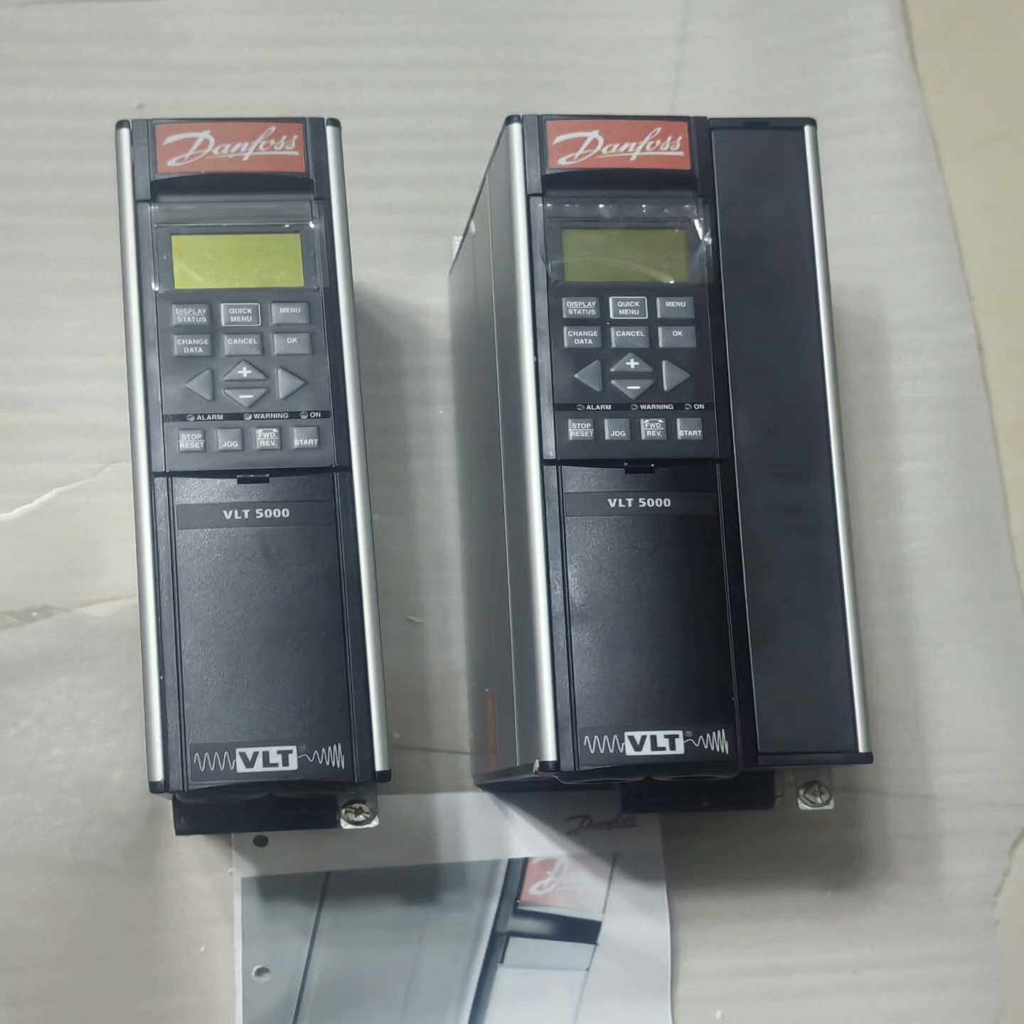 丹佛斯VLT5000系列全新正品裸机两个一个大的一个小的-议价