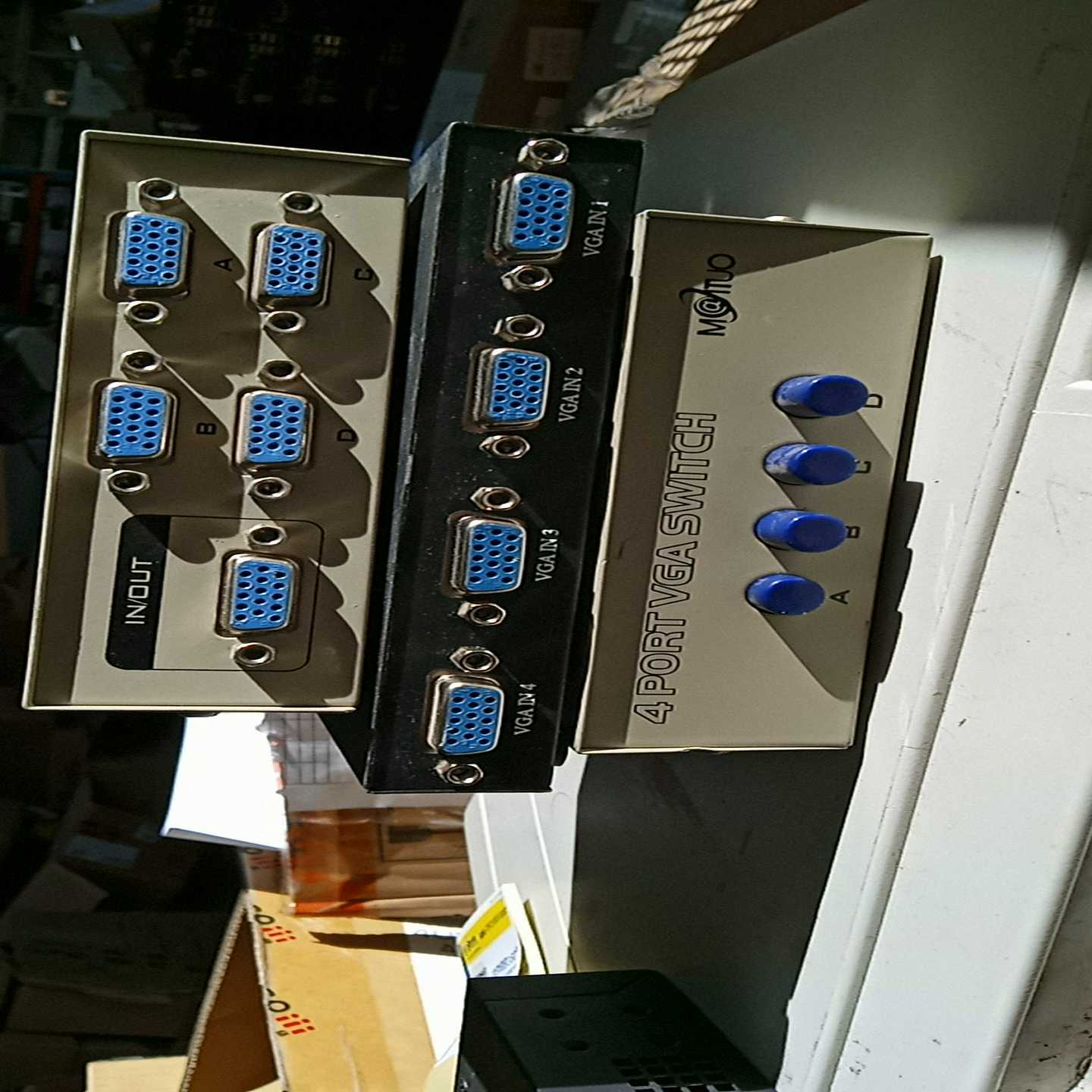 咨询-四口双向VGA切换器，产品型号：MT-15-4C,成色很新