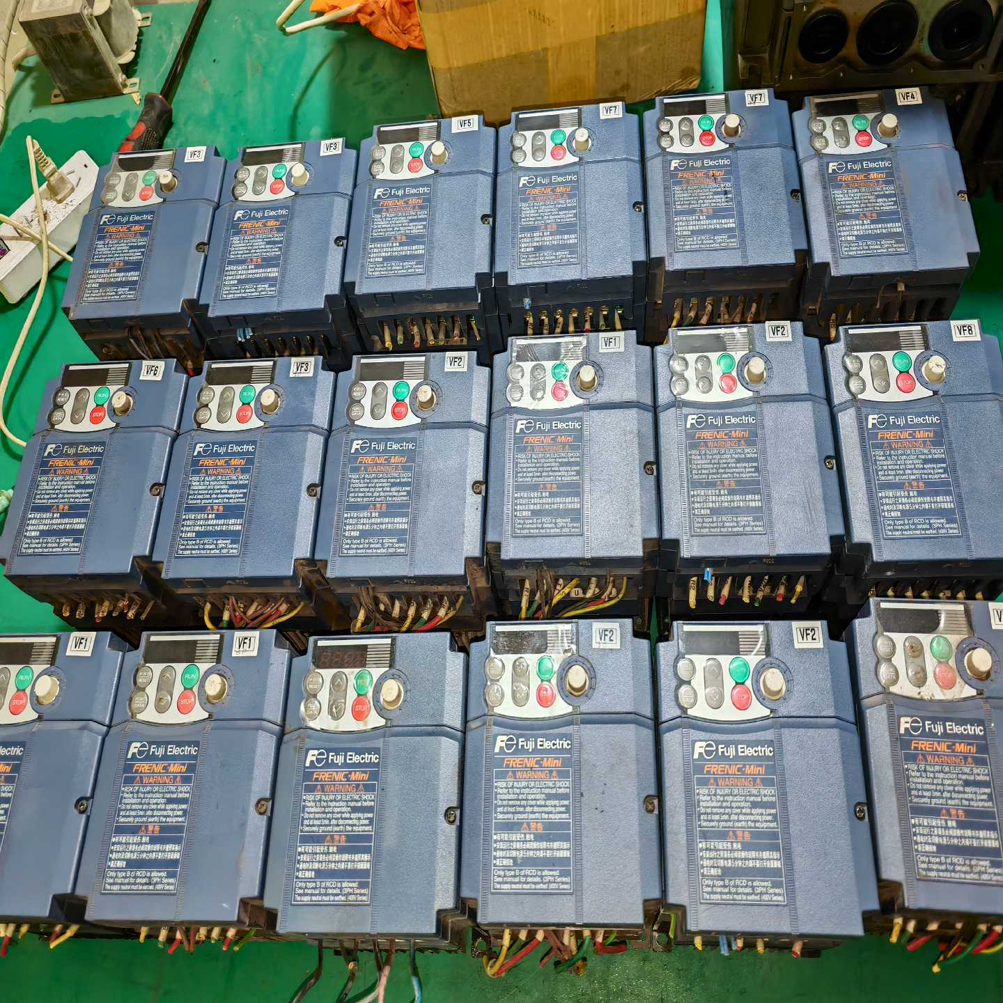 变频器FRN0004C2S-4C成色新有100台，0